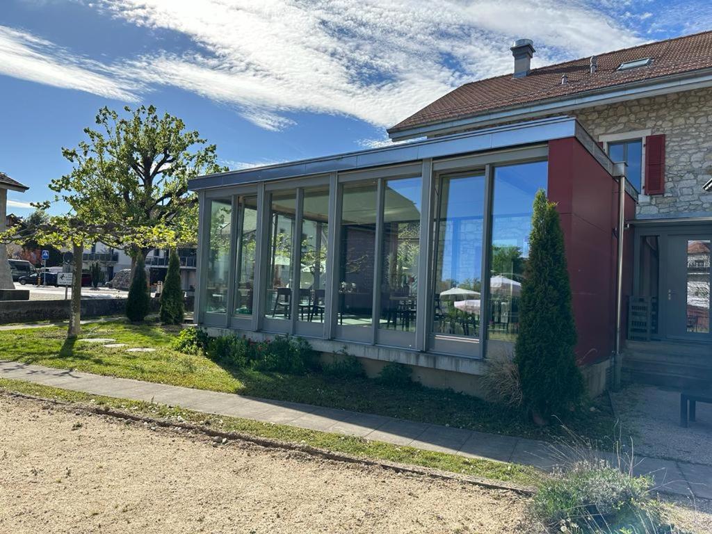 Hotel Au Boeuf Rouge Crassier Exterior foto